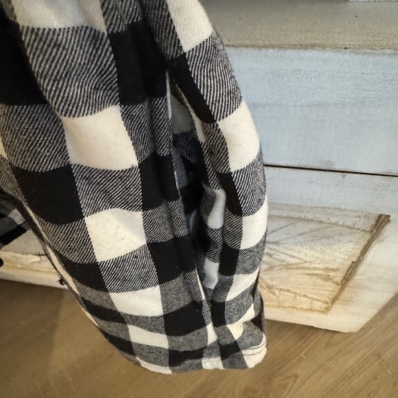 DOUBLJU Women’s fleece lined black and white zip up vest. Size M. EUC. - Picture 4 of 9